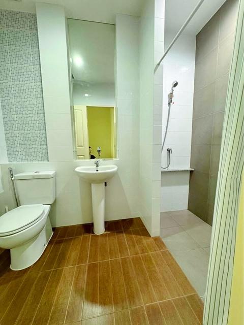 ซ.รามคำแหง 140-146 เตรียมอุดมศึกษาน้อมเกล้า MRT สัมมากร 1 กม. ให้เช่าทาวน์โฮม 3 ชั้น พร้อมเฟอร์ฯ 204 ตร.ม.17 ตร.วา. 3 นอ 8