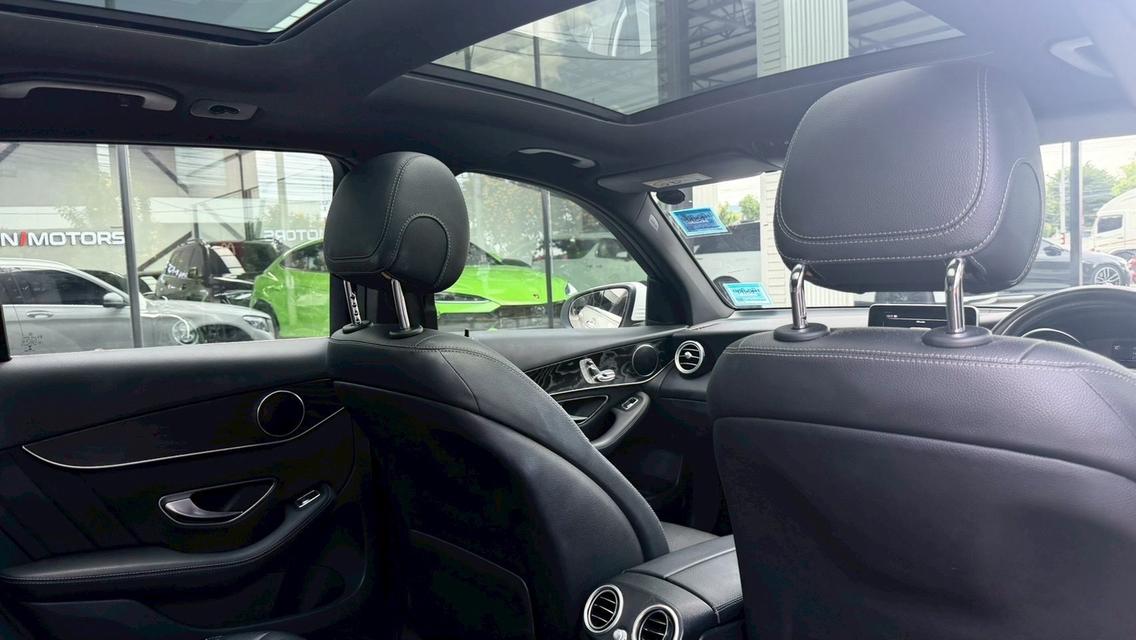2016 BENZ GLC 250d 4 MATIC AMG DYNAMIC สีขาว เลขไมล์ 93,XXX KM รถสวย เซอร์วิสตามระยะ เปลี่ยนสันยาได้เยอะ รูปที่ 7