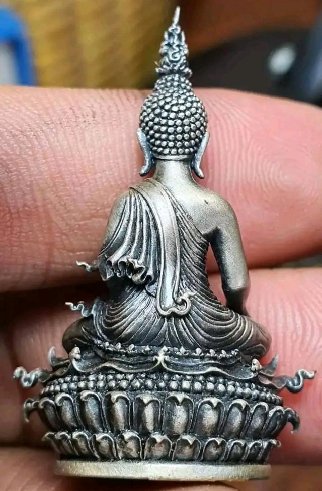 พระพุทธเนื้อเงิน