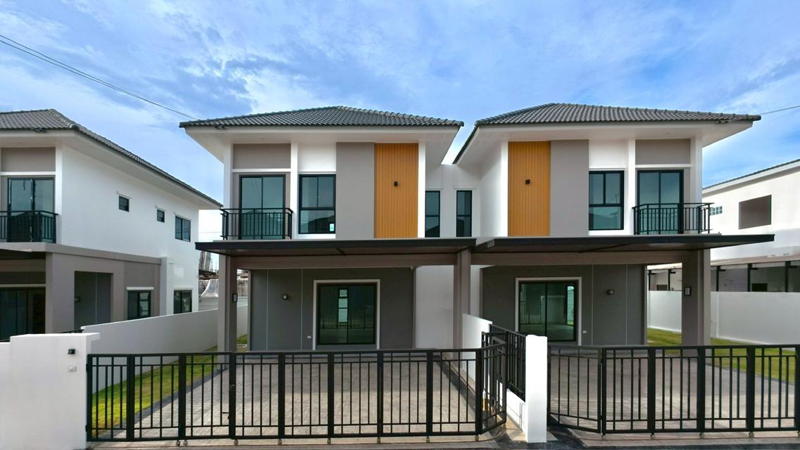 บ้านใหม่พร้อมอยู่ในเมืองขอนแก่นใกล้สนามบินใกล้มหาวิทยาลัยขอนแก่นราคา​3.04​ลบ​ 3นอน​ 3น้ำ​จอดรถ​3​คัน​ เนื้อที่ใช้สอย​169​ ตร.ม.​ ฟรีแอร์​ ฟรีโ 1