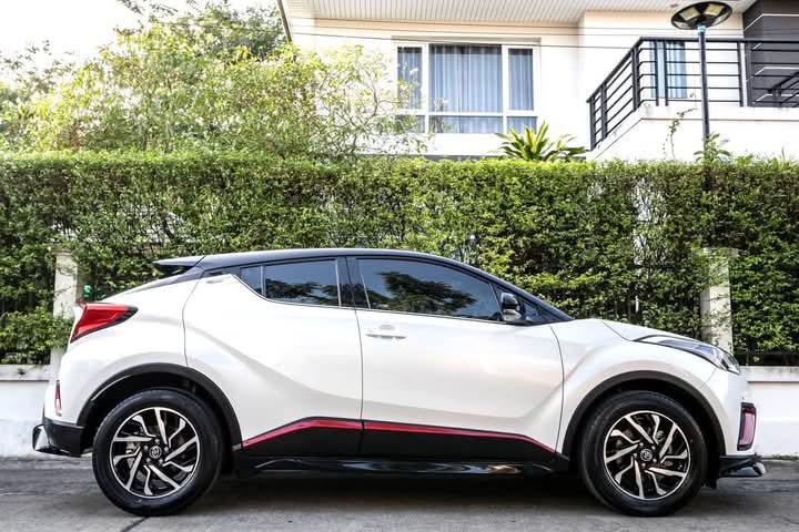 TOYOTA CHR สีขาว 7