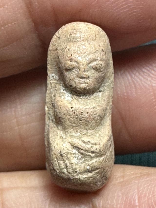 พระเนื้อดินถ้ำเสือ สุพรรณ