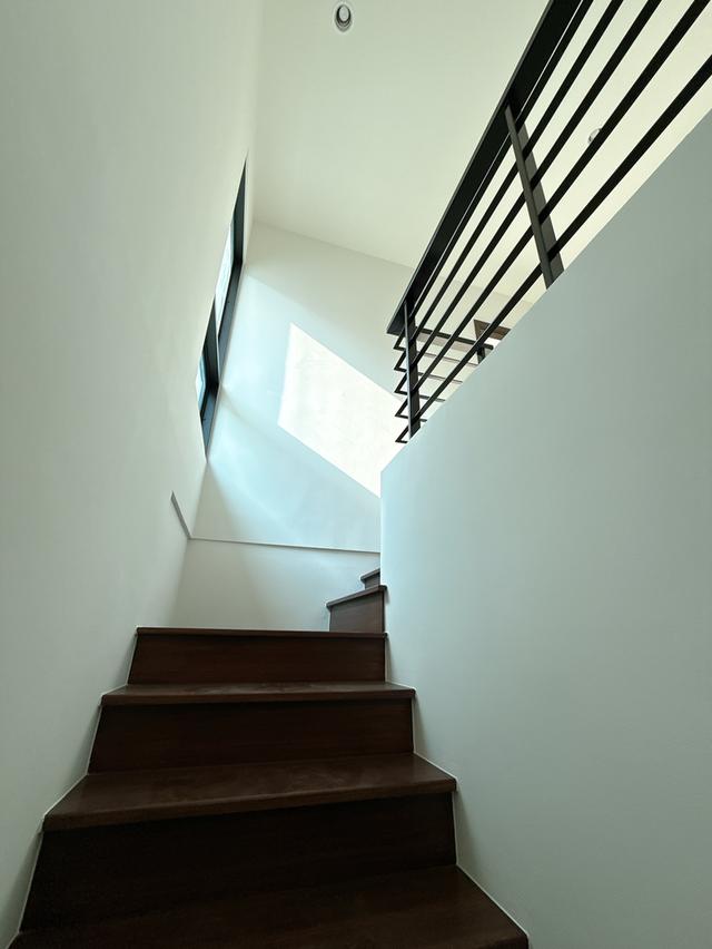 บ้านแฝด 2ชั้น 45ตร.วา 4ห้องนอน 3ห้องน้ำ 1ห้องเอนกประสงค์ 1ห้องครัว 1หัองซักล้าง พร้อมโรงรถ2คัน 15