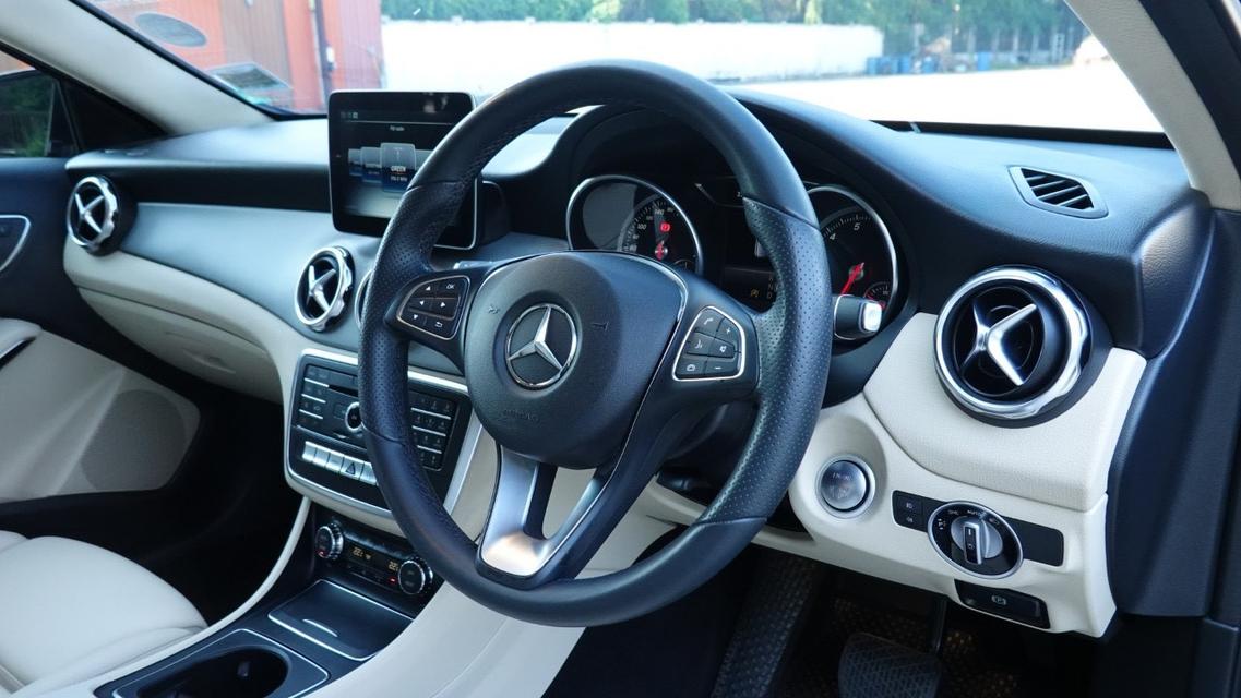 Benz#GLA200 1.6 Urban Facelift 2019 สีดำ ไมล์ 50,000 กม. โทร.0922639576 เอ๋  6