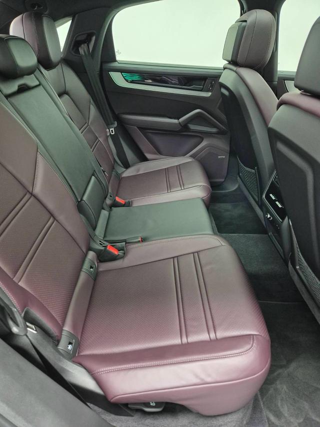 Porsche Cayenne Coupe E-Hybrid 2024 สีขาว รถประกอบ Germany AAS Warranty Start 32024 รูปที่ 12