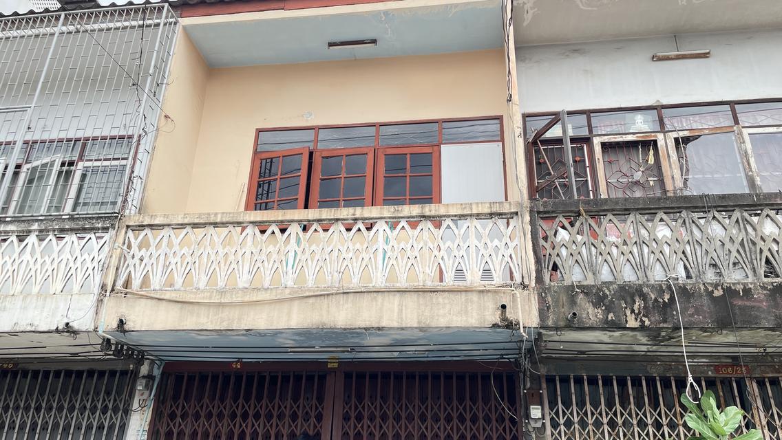 ขายบ้าน ตึกแถวอยู่ในซอย เอกชัย 40 ถ.เอกชัย เนื้อที่ 16 ตรว. ราคา 3 ล้านบาท 11