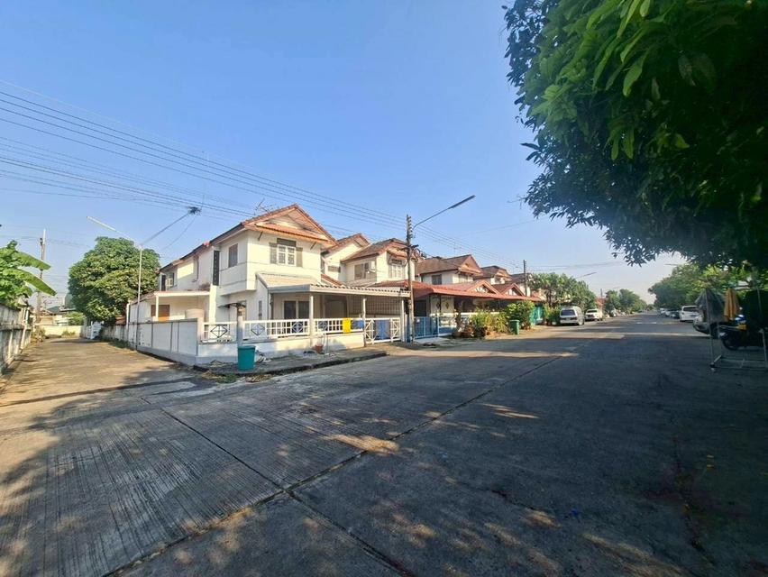 ขายบ้านแฝด 2 ชั้น หลังมุม หมู่บ้านธราดลบุรี คลอง7 3