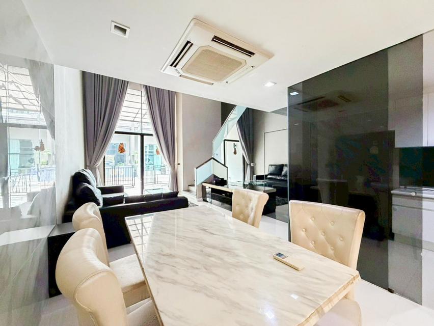 ขาย ให้เช่าด่วน !! ทาวน์เฮ้าส์ 3.5 ชั้น 20.1 ตรว บ้านกลางเมือง วิภาวดี 64 4