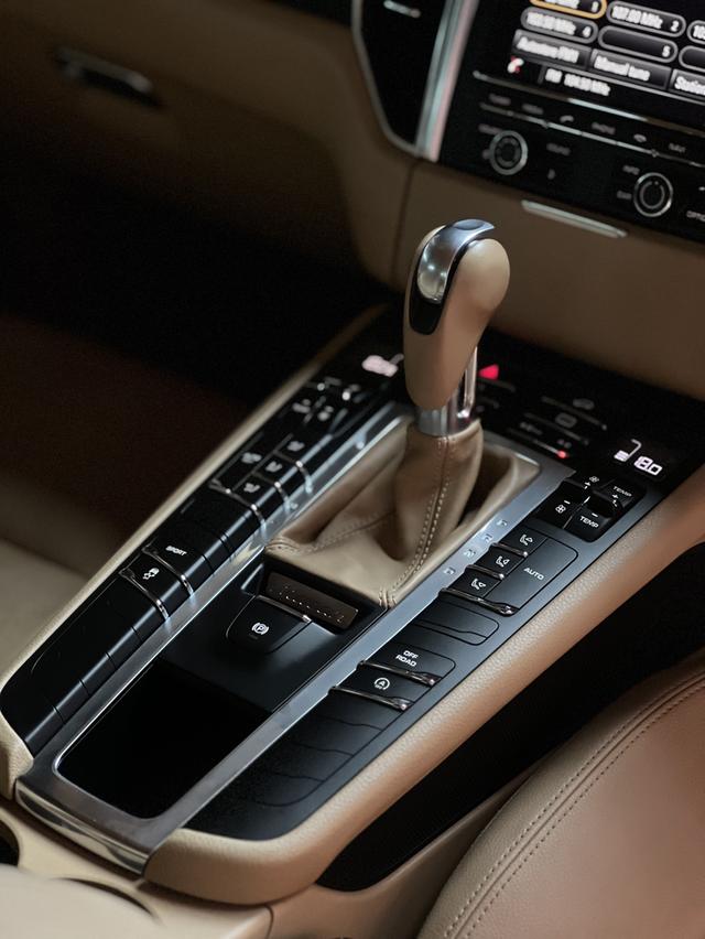 Porsche Macan 2.0 9