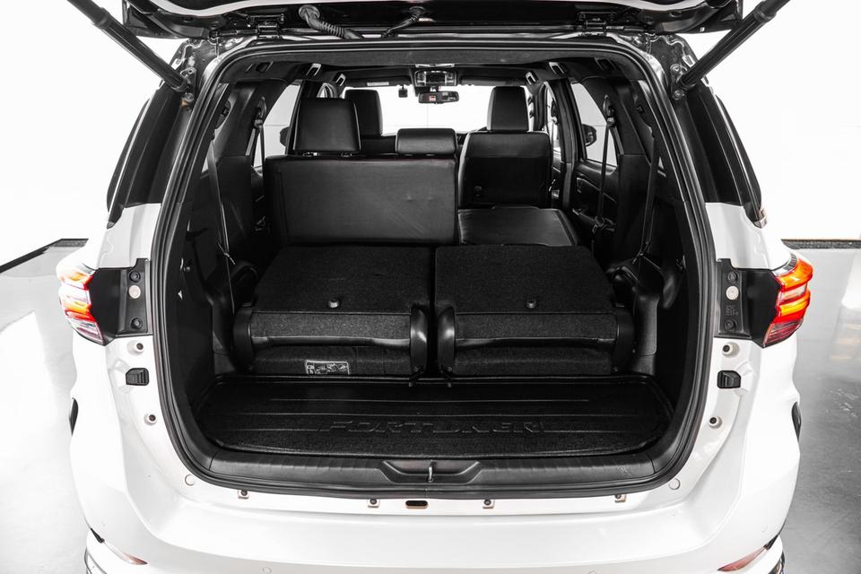 2022 Toyota Fortuner 2.8 GR Sport 4WD SUV สีขาว-ดำ ไมล์ 89353 กม. 7