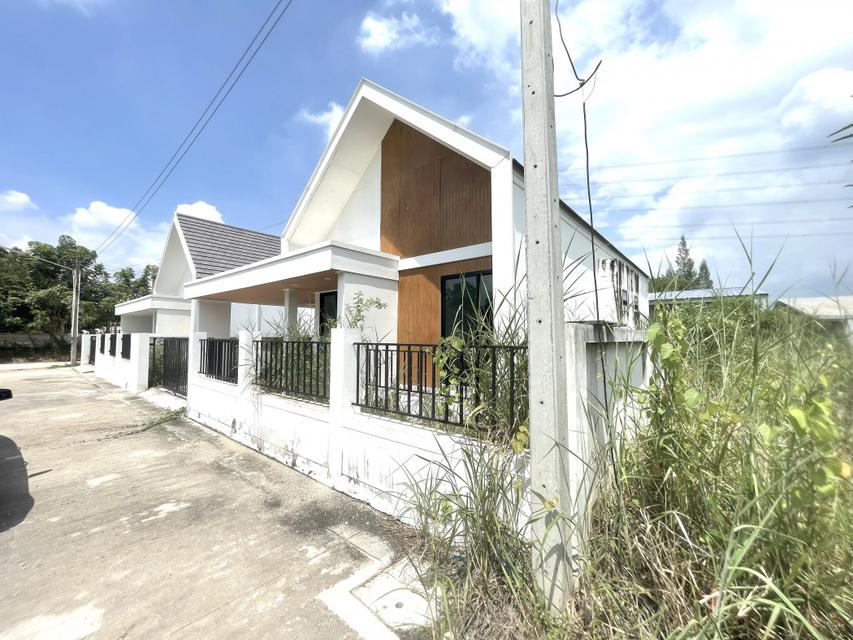 ขาย บ้านเดี่ยว หนองเหียง พนัสนิคม สร้างใหม่ สไตล์นอร์ดิก ใกล้นิคมอมตะซิตี้ และปิ่นทอง 51.7 ตรว. 118 ตรม. 3 ห้องนอน 2 ห้อ 3