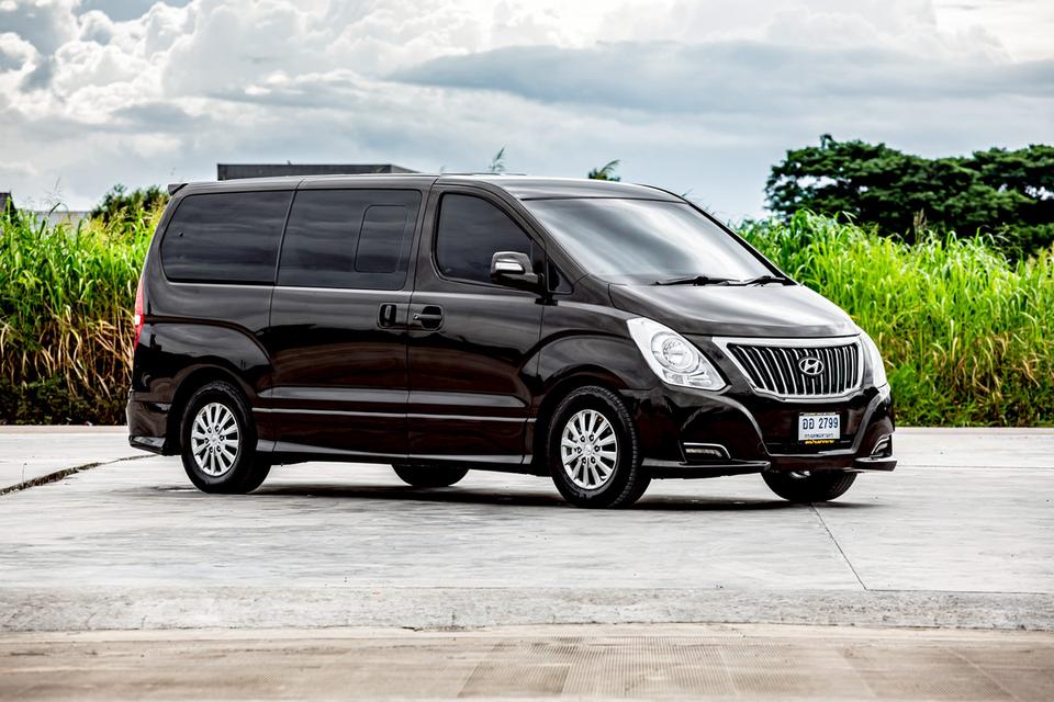 Hyundai H-1 ELITE 2.5 ดีเซล ปี 2016 สีดำ มือเดียวป้ายแดง