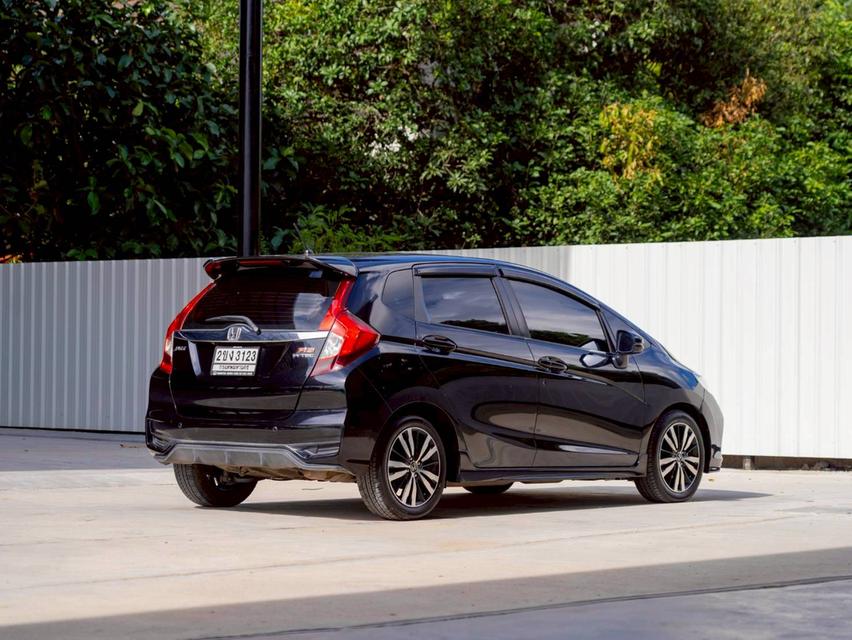 Honda Jazz 1.5RS ปีจด 2019 เข้าศูนย์ทุกระยะ
