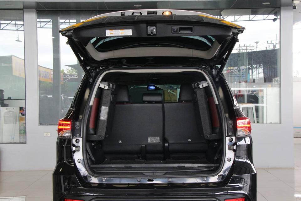 Toyota Fortuner 2.8TRD 4WD  11