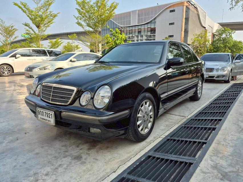 ขาย Benz E240 ปี 2001 สีดำ ไมล์วิ่งน้อย สภาพเดิมๆ