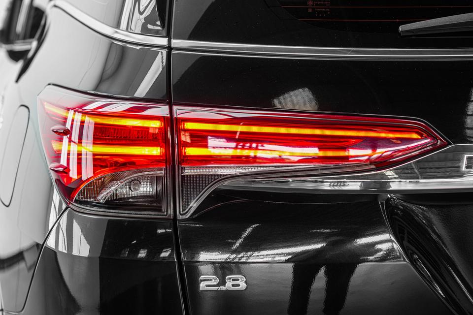 2019 TOYOTA FORTUNER 2.4 V 2WD SUV สีดำ เลขไมล์ 120945 กม. 8