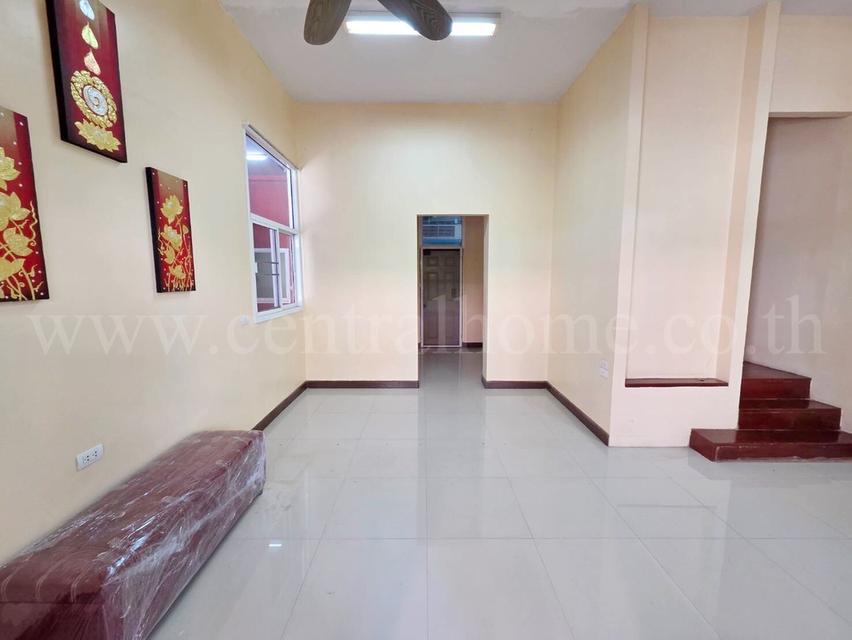 ทาวน์โฮม 3 ชั้น บ้านลูกกอล์ฟ พรีเมี่ยม เมืองทองธานี - ปากเกร็ด