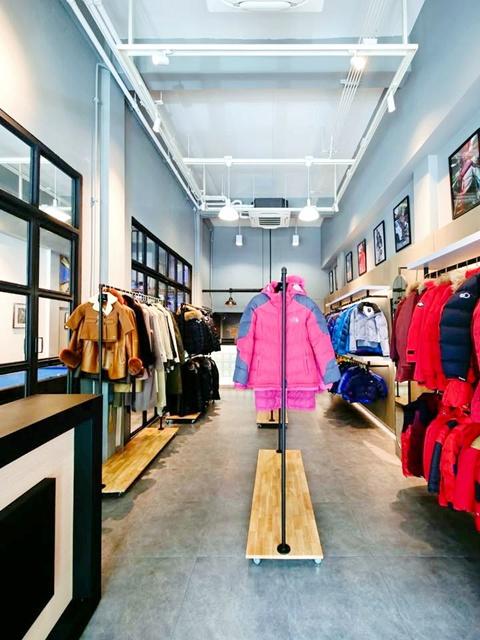 ใกล้รพ.พระนั่งเกล้า 1.4 กม.ขนาดใหญ่ 44 ตร.วา. 884 ตร.ม. พร้อมทำธุรกิจ MRTไทรม้า 250ม. 2คูหา อาคาร โชว์รูม ให้เช่า 5.5ชั้ 7