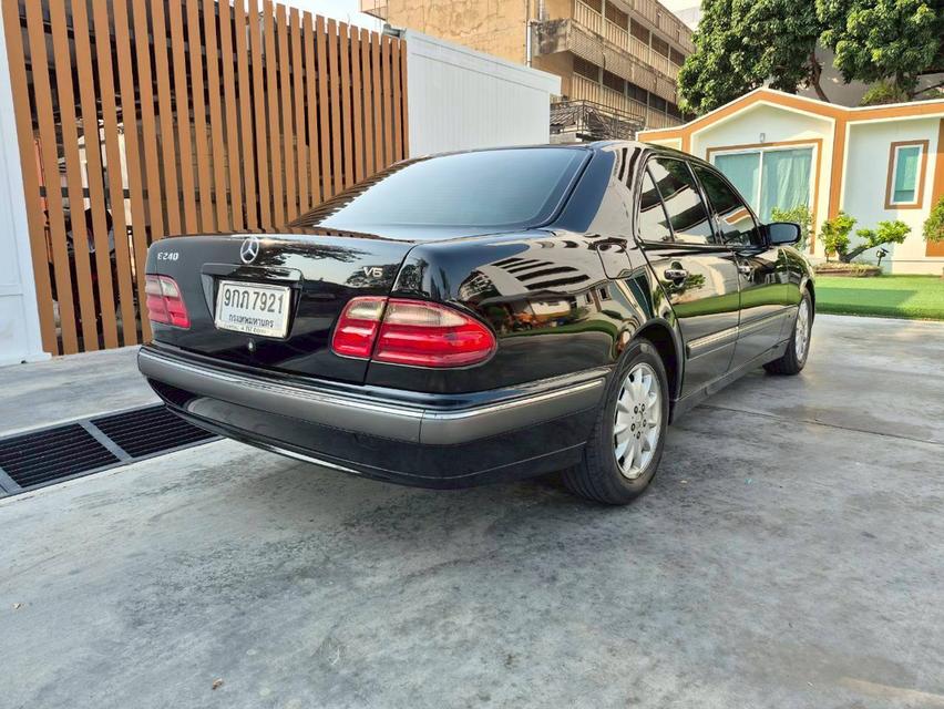 ขาย Benz E240 ปี 2001 สีดำ ไมล์วิ่งน้อย สภาพเดิมๆ รูปที่ 5