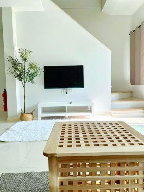 รพ.เพร้อมเฟอร์ฯเครื่องใช้ไฟฟ้า เทพารักษ์ 20 ตร.ว. ปาโล สมุทรปราการ 1.8กม. ให้เช่าทาวน์เฮาส์ 2ชั้น 2นอน อินดี้ BTS ศรีนคร 8