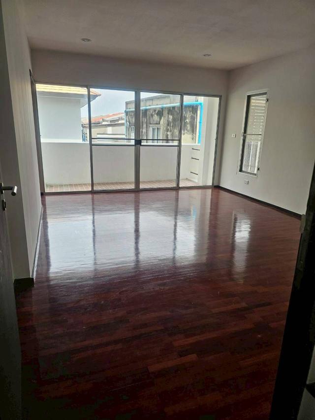 ขาย โนเบิลทารา งามวงศ์วาน 96 ตารางวา 3 ห้องนอน 4ห้องน้ำ ถือกระเป๋าเข้าอยู่ได้เลย เจ้าของขายเอง สนใจติดต่อ 086-8303315 7