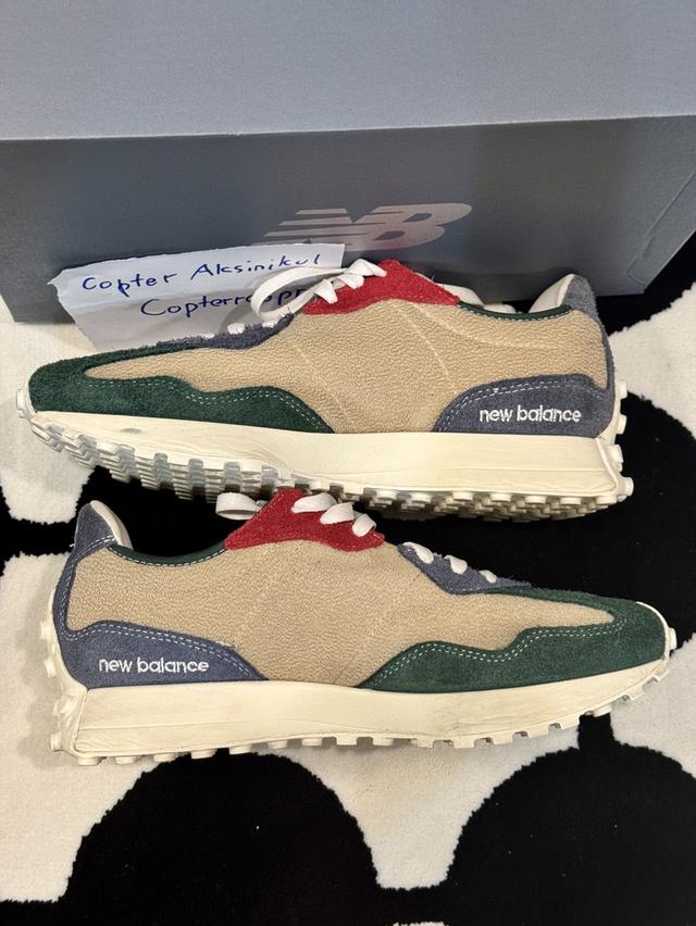 New balance 327 ‘Golden Hour Nightwatch Green’