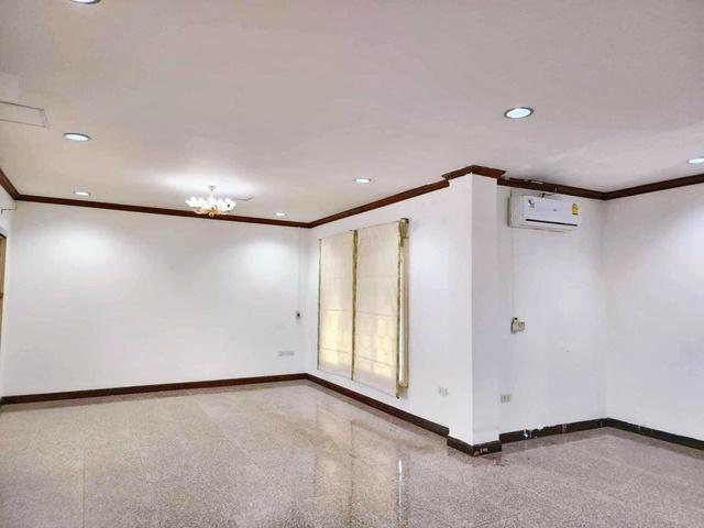 ซอย 20 มิถุนา รัชดา18 MRT สุทธิสาร 700 ม.ให้เช่าบ้านเดี่ยว 3 ชั้น 100ตร.วา. 450ตร.ม.ห้วยขวาง 4 นอน 4 น้ำ 6