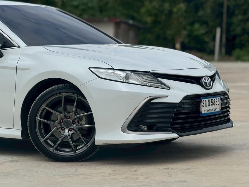 TOYOTA. CAMRY  Sedan 4dr Sport SA 8sp FWD 2.5 (MNC)  Y2022 สีขาว  ออโต้ 9