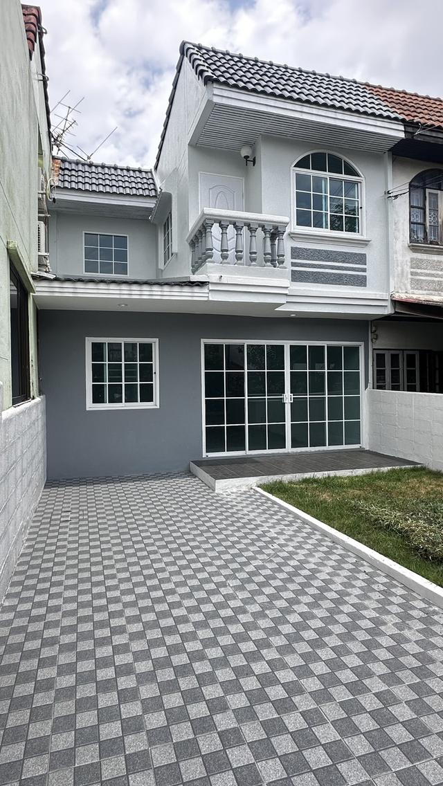 ขายทาวน์เฮาส์ 2 ชั้น หมู่บ้านบัวทอง  จ.นนทบุรี 2