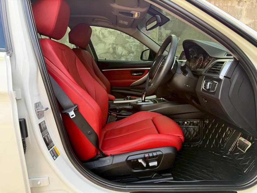 BMW 330e Sport Plug-in Hybrid ปี 2018 สีขาว-เบาะแดงไมล์เพียง 47,xxx km 11