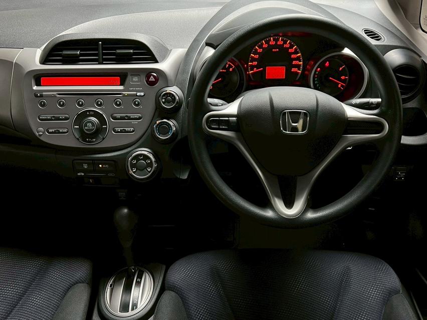 Honda JAZZ 1.5V Hatchback 7