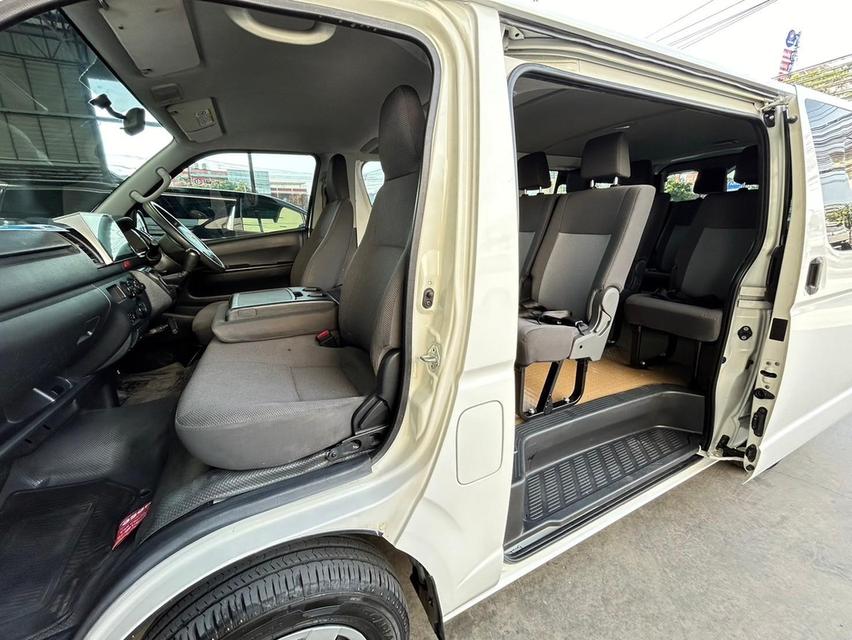 TOYOTA HIACE GL 3.0 MT 15