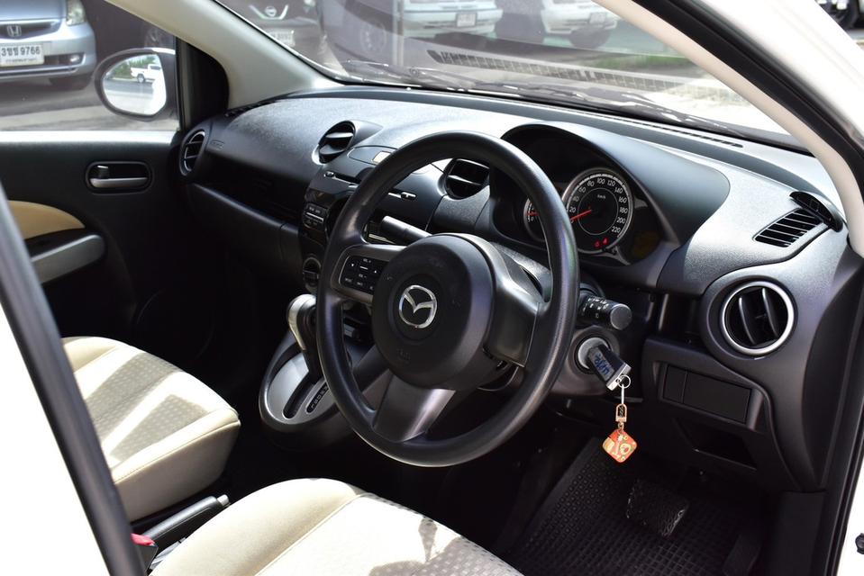 Mazda2 ปี2013 สีขาว เครื่อง1.5 เบนซิน ไมล์แท้ๆ96,000 รูปที่ 8