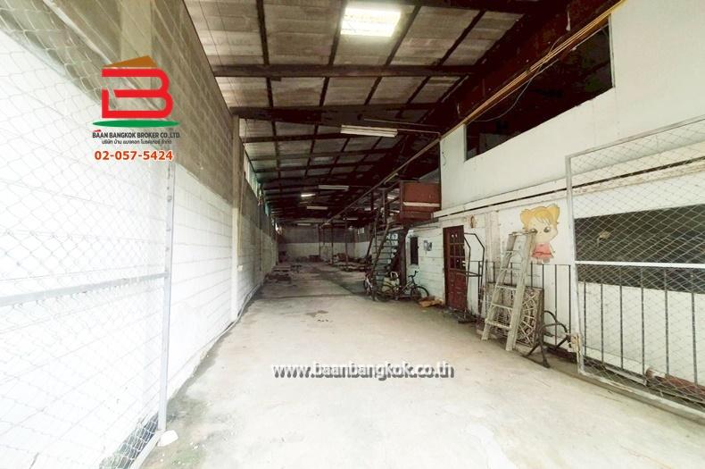 ที่ดินพร้อมบ้าน ซอยปรีดีพนมยงค์ 26 เนื้อที่ 181 ตรว. ถนนสุขุมวิท 71 แขวงคลองตัน เขตวัฒนา กรุงเทพมหานคร