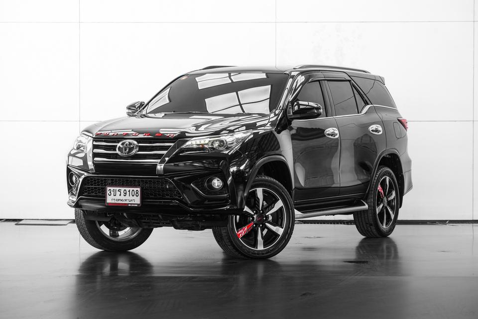2019 TOYOTA FORTUNER 2.4 V 2WD SUV สีดำ เลขไมล์ 120945 กม.