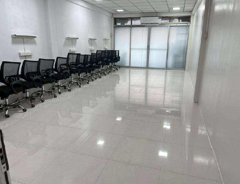 ให้เช่าอาคาร / Home Office 4.5 ชั้น / ทำเล ติดถนนพระราม 9 / ใกล้ เดอะไนท์ พระราม 9 9