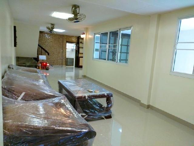 MRT คลองเตย 1.2กม.ทาวน์เฮ้าส์ 2 ชั้น ให้เช่า 20 ตร.วา. 160 ตร.ม. 4 นอน เซนต์แอนดรูว์ส สุขุมวิท 4.7 กม. อาคารมาลีนนท์ 2.6 2