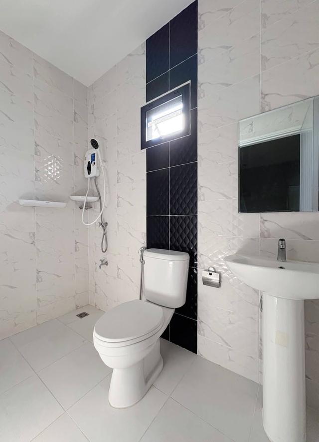 🏠💼 ชีวิตง่ายขึ้น เมื่อบ้านอยู่ใกล้ทุกอย่าง ให้เช่าบ้านแฝด 2 ชั้น ทำเลชานเมือง 5