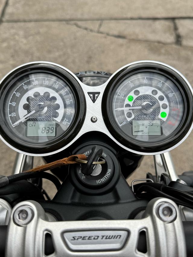 TRIUMPH SPEED TWIN 1200 ปี2019 300,000 บาท ไมล์ 800 กม. Line id Somchay1340 รูปที่ 1
