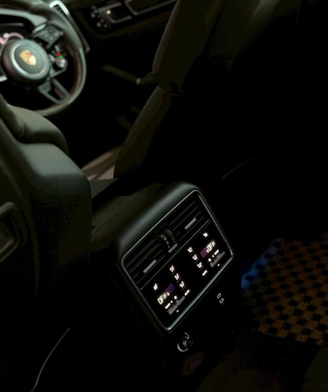 Porsche CAYENNE 3.0 HYBRID COUPE 10