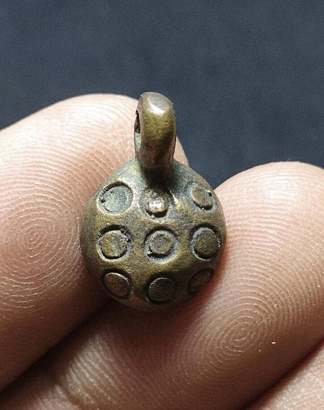 เครื่องรางเก่าเนื้อโลหะ