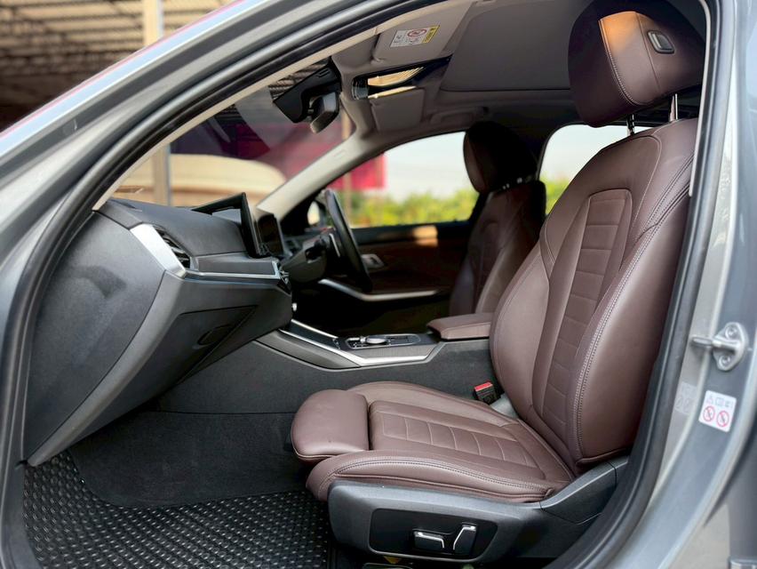 ปี 2024 BMW SERIES 3, 320Li M Sportโฉม G28 ปี20-ปัจจุบัน (Lci 1) สีเทา จดทะเบียนปี2025 รูปที่ 5