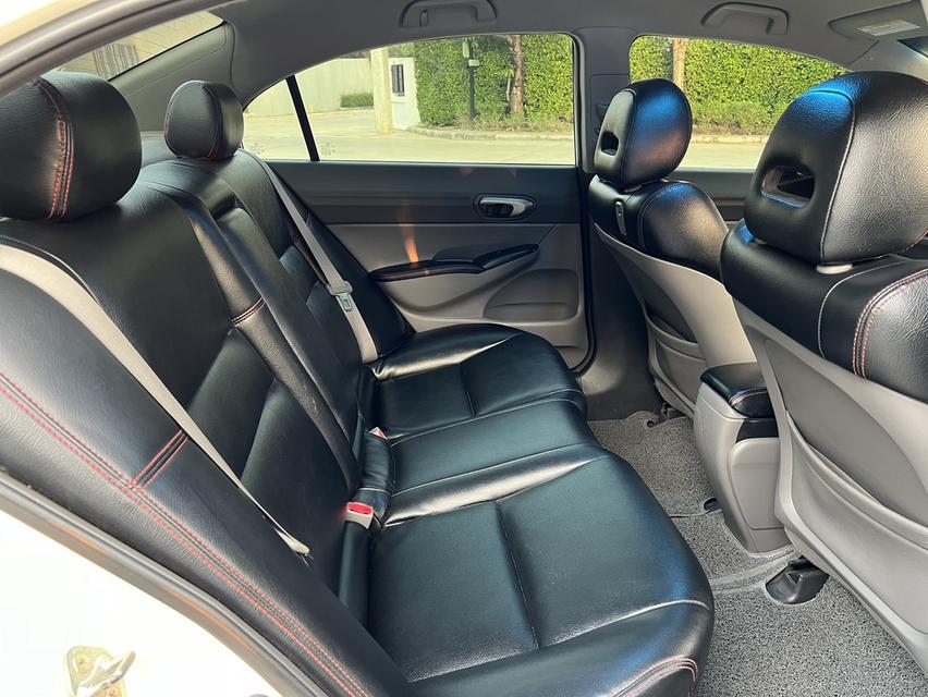 2011 Honda Civic FD ออโต้ สีขาวภายในดำหายาก รถสวยมาก รูปที่ 15