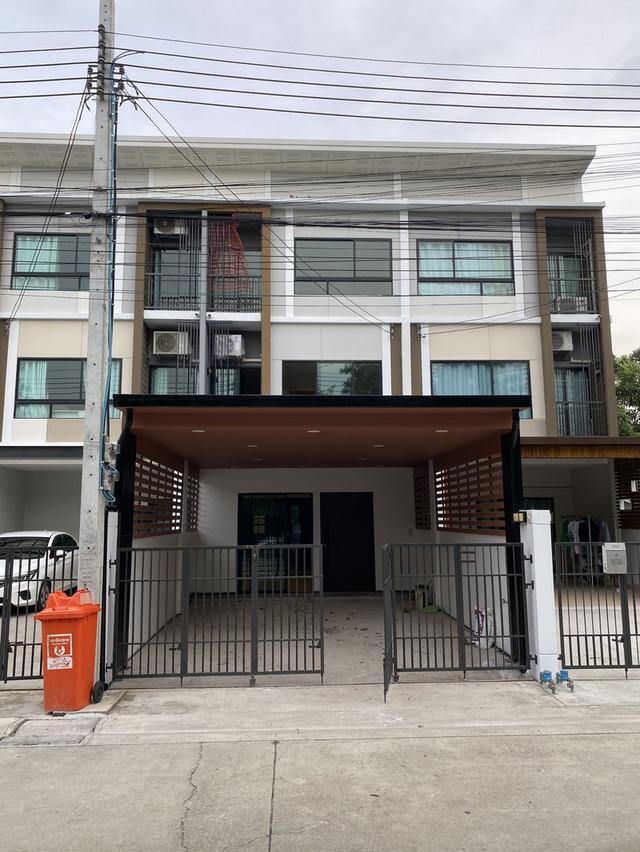 ขาย!! ทาวน์โฮม 3 ชั้น 4 ห้องนอน 3 ห้องน้ำ 1 ห้องเอนกประสงค์ 1 ห้องครัว 1 ห้องซักล้าง "Patio วิภาวดี-สรงประภา" แต่งครบ พร้อมอยู่ | 💰 ราคา 7.8 ล้านบาท 2