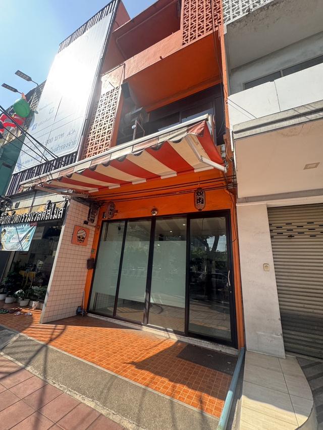 ่ขาย ตึกแถวอาคารพาณิชย์ 3 ชั้น ทำเลดี ติดสถานีรถไฟฟ้า บางหว้า ราคาต่อรองได้ 6