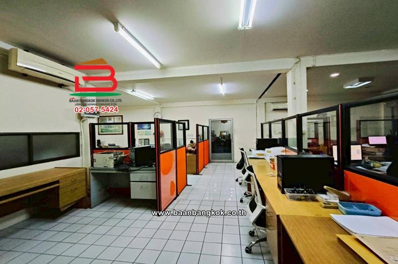 อาคารพาณิชย์ เนื้อที่ 40 ตร.ว. ซอยลาดพร้าว 45 ใกล้โรงเรียนพิบูลอุปถัมภ์ แขวงสามเสนนอก เขตห้วยขวาง 5