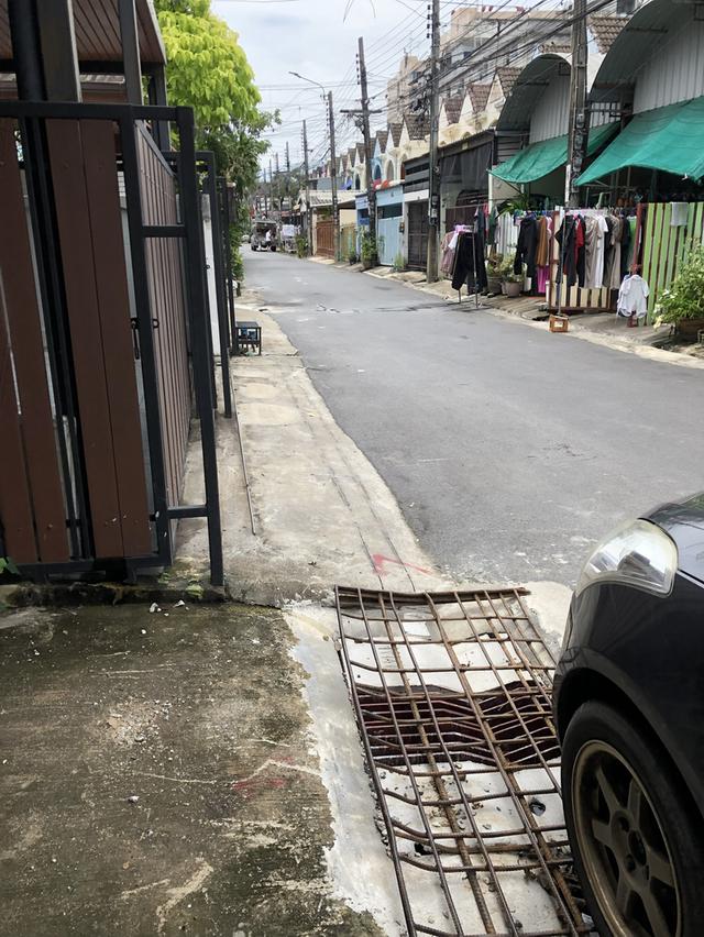 ขายทาวเฮาส์ นวมินทร์90 32 ตร.ว. ตามสภาพ ราคา 1.5 ล้านบาท 2