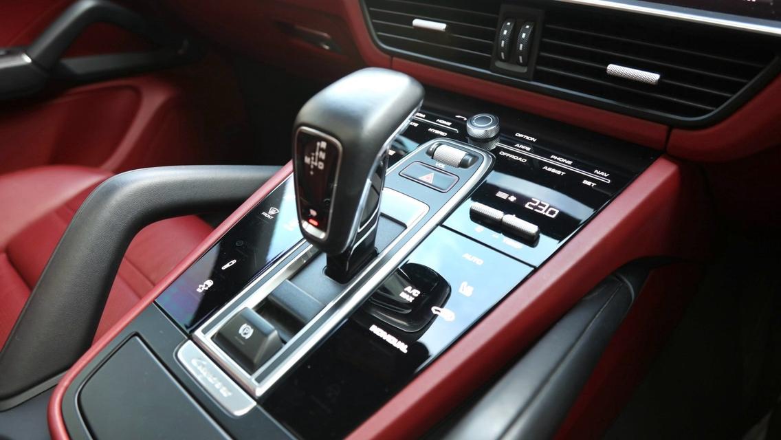 Porsche Cayenne Coupe E-Hybrid 2021 สี Crayon Grey รถสวยพร้อมใช้ รูปที่ 4