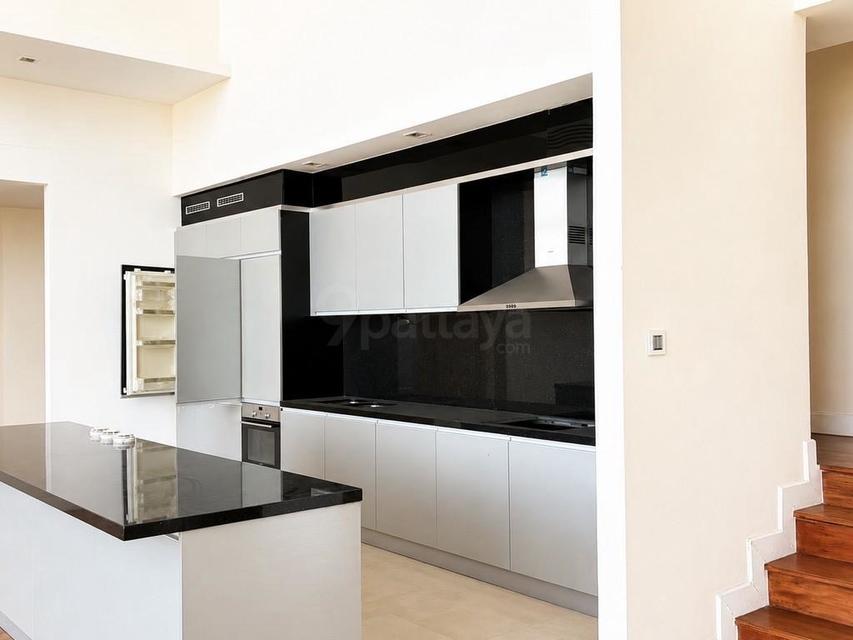 For Sale — Beachfront Penthouse at The Cove Condominium, Wongamat Pattaya Penthouse unit• 2-storey layout•: 565 sq.m.• Floor: 16–17• 4 bedro 6