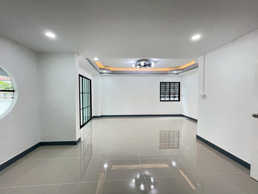หมู่บ้านพรธิสาร6 12